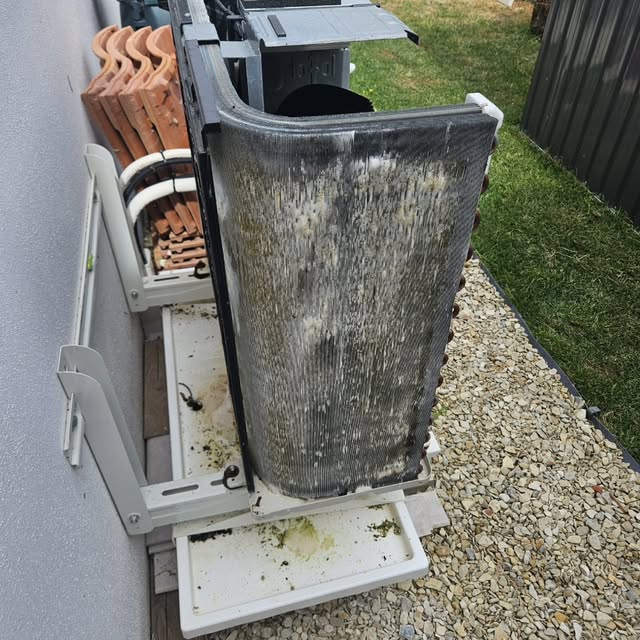 Unité extérieure de pompe à chaleur ouverte pour nettoyage de la batterie